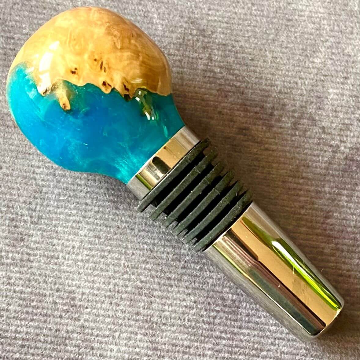 handmade turquoise resin and burr wine stopper