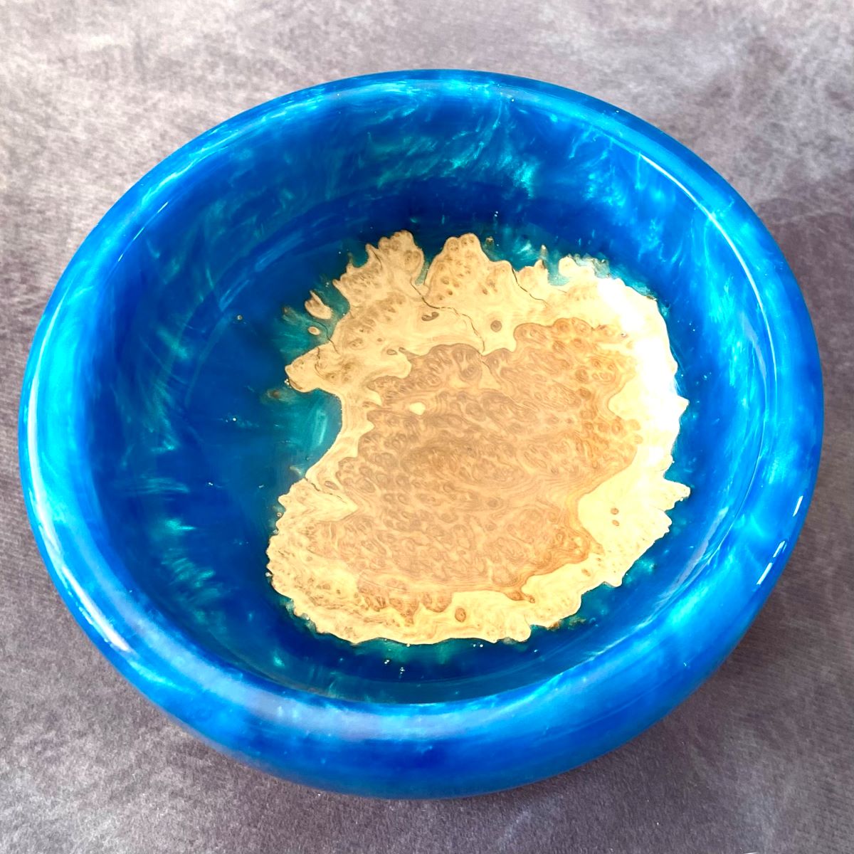 Top view of mallee and turquoise footed bowl