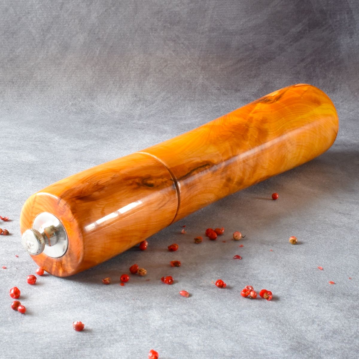 English yew pepper mill top view showing adjustment knob