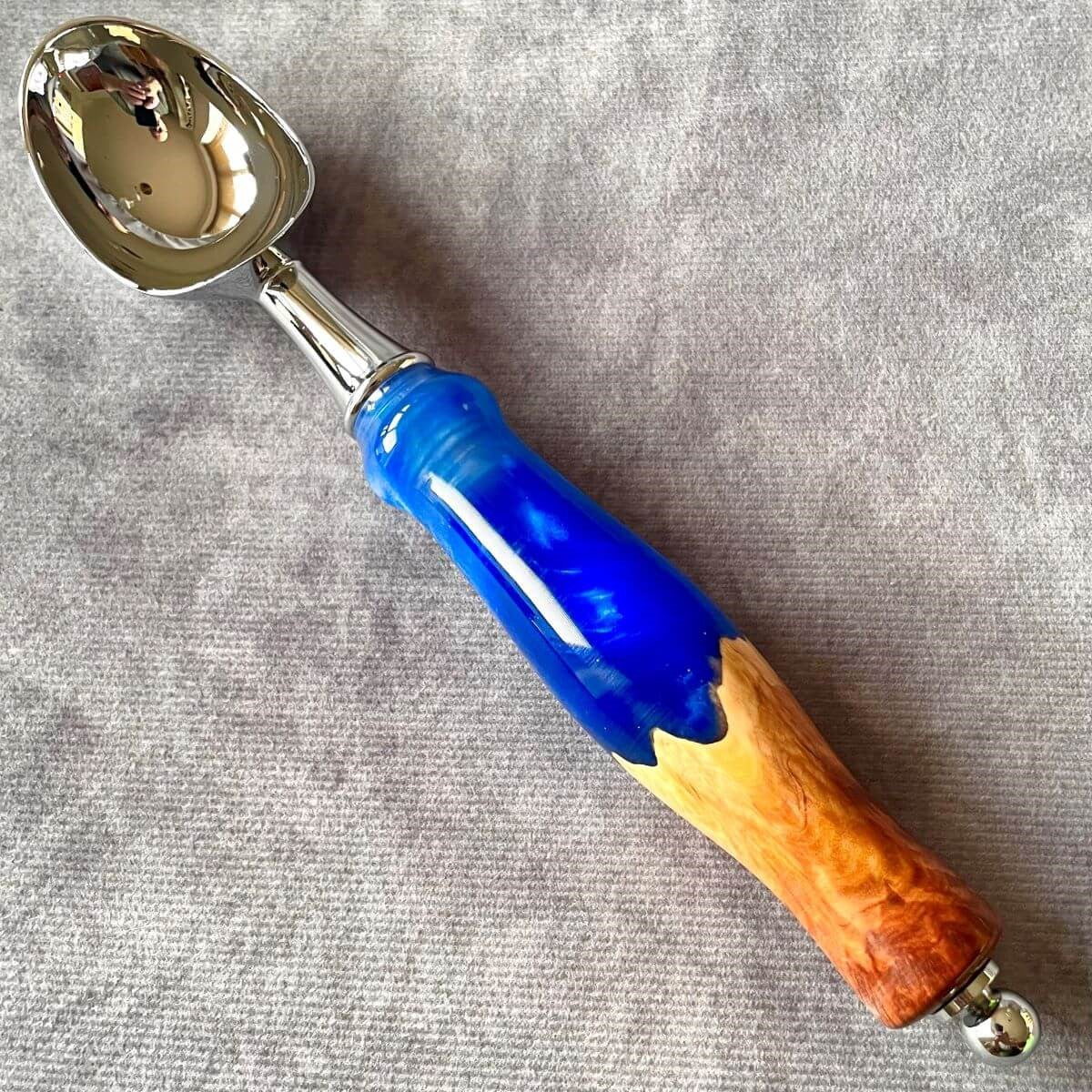 handmade blue resin and burr wood ice cream scoop uk gifts
