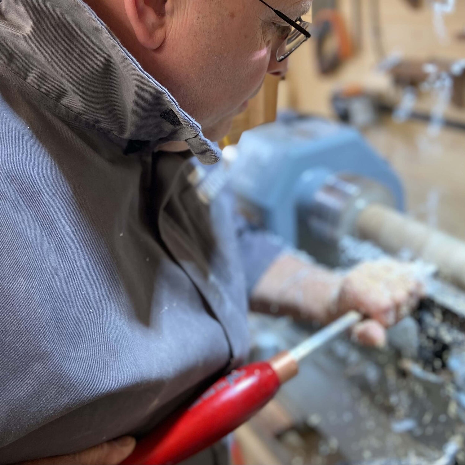 begat woodcraft maker working at the lathe