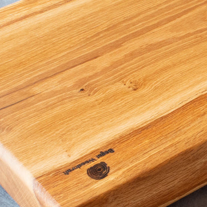 Close up detail of natural grain on English Oak serving board