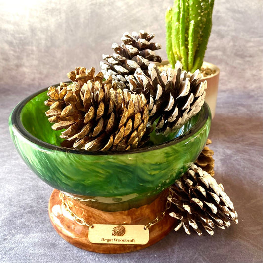 Main view of mallee and green footed bowl