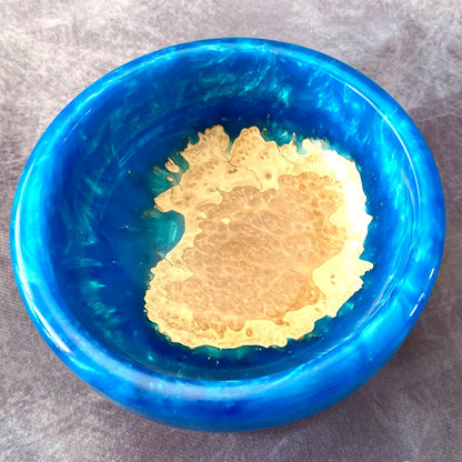 Top view of mallee and turquoise footed bowl