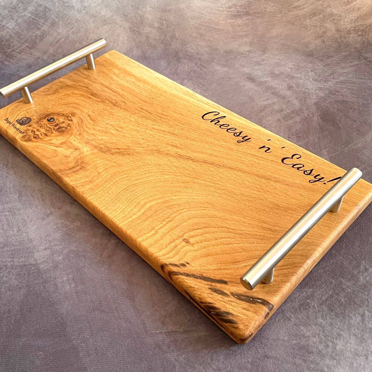 Side profile showing the 20mm thickness of the solid oak board. Hand-sanded edges and a food-safe wax oil finish.